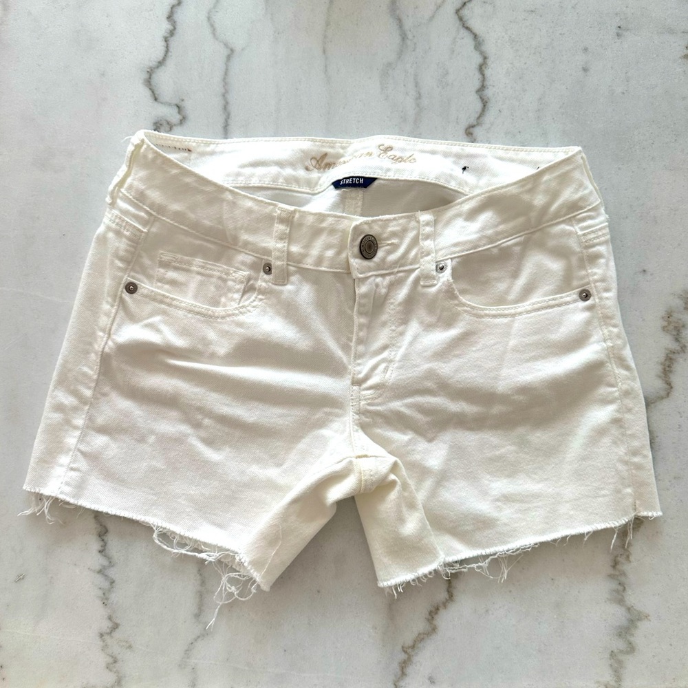 American Eagle Frayed White Denim Shorts. Size 8